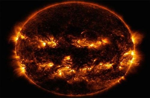 NASA bất ngờ tung bộ mặt Halloween của Mặt trời